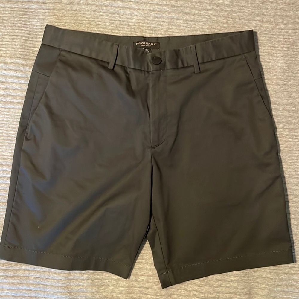 Banana Republic Aiden 9” Shorts - Iron